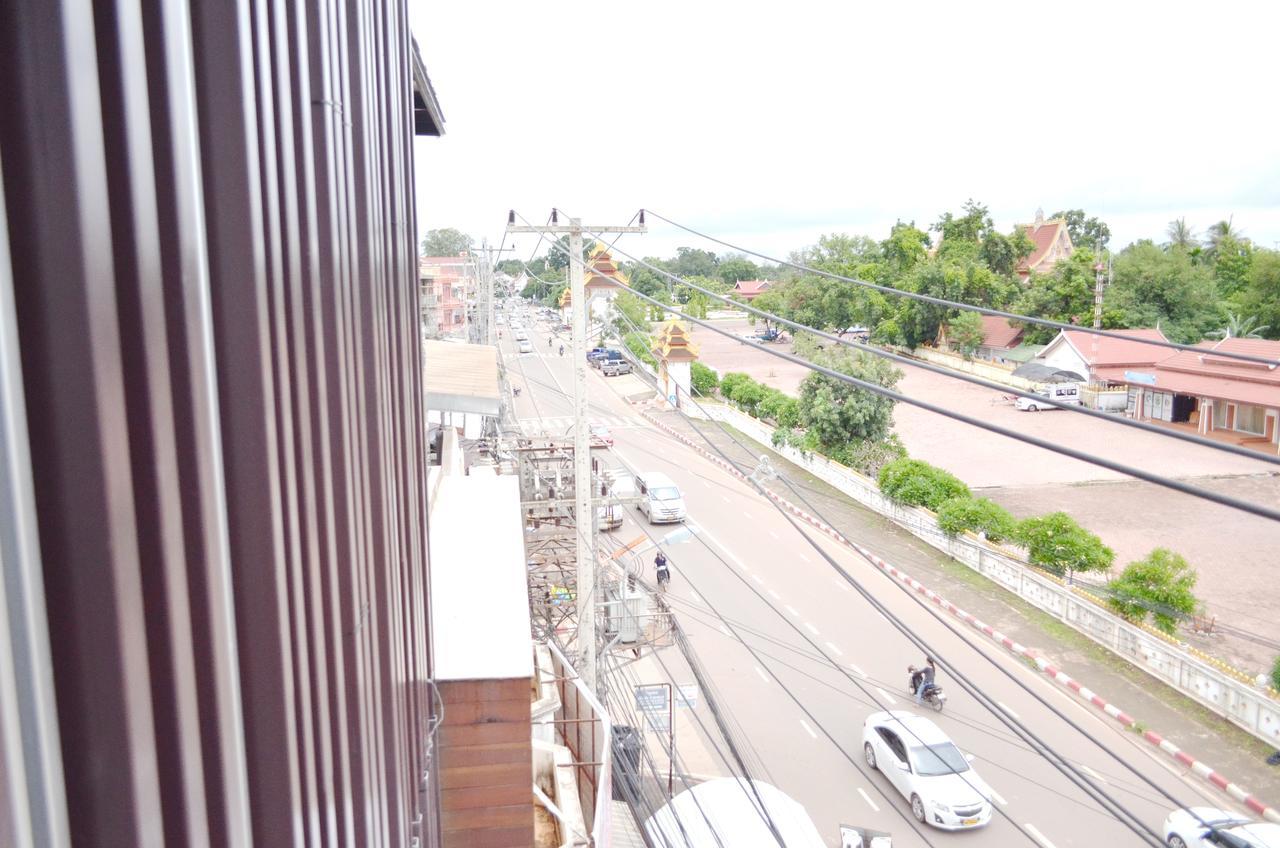 Thatluangview Hotel Vientiane Extérieur photo