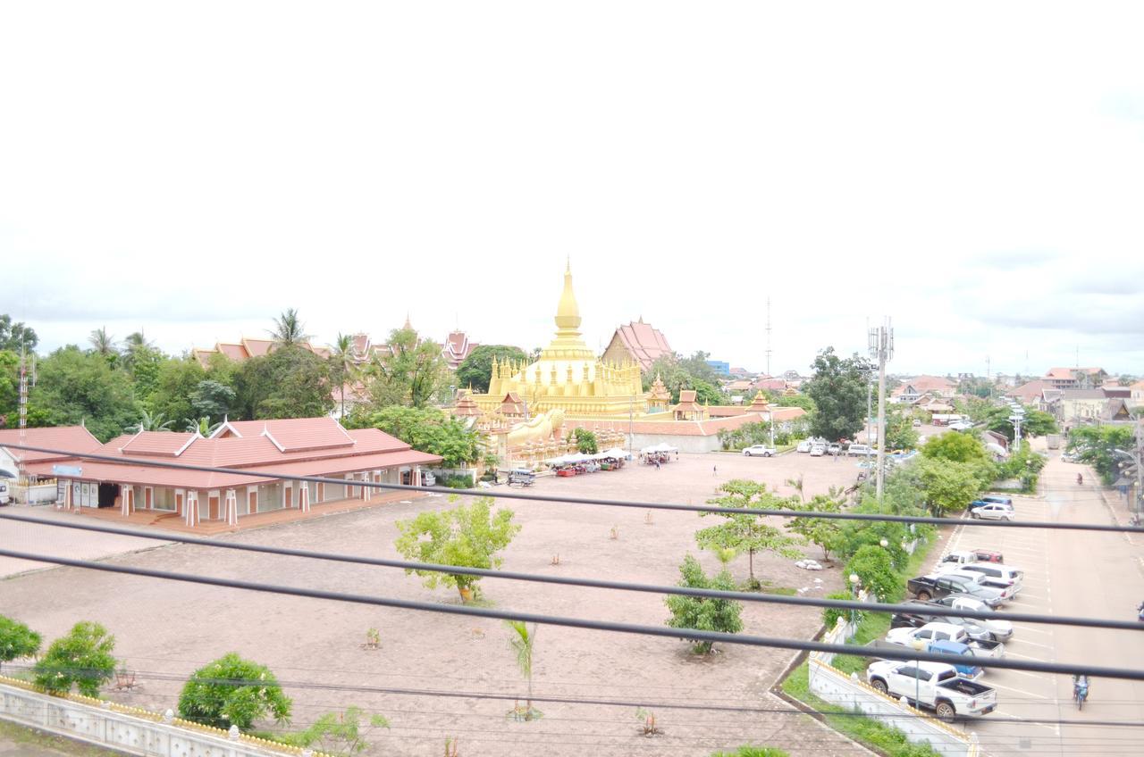 Thatluangview Hotel Vientiane Extérieur photo