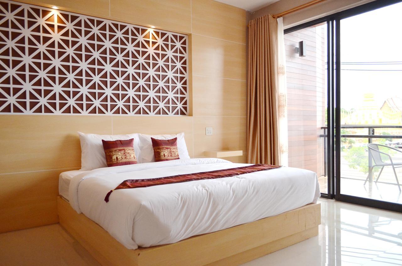 Thatluangview Hotel Vientiane Extérieur photo