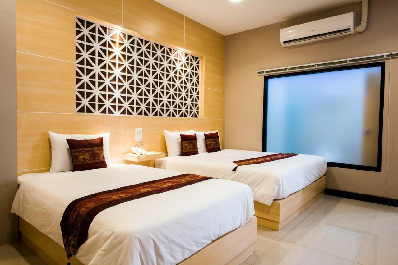 Thatluangview Hotel Vientiane Extérieur photo